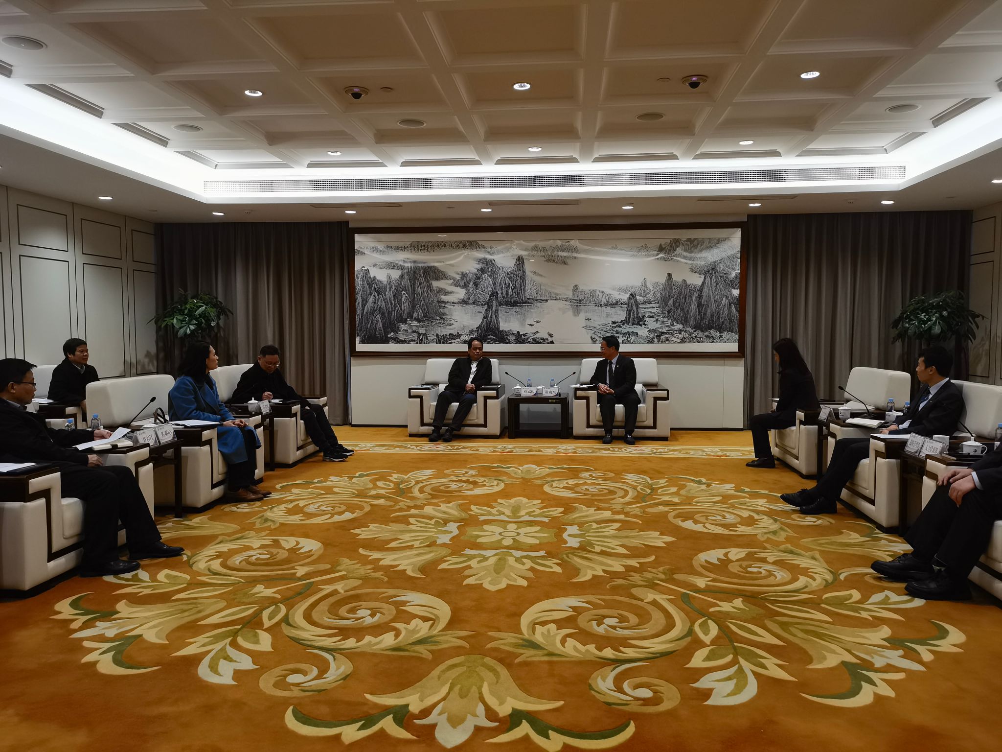 校领导带队到广西北部湾银行调研交流